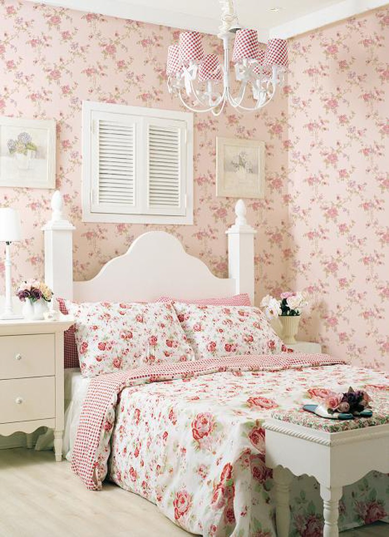 Phòng ngủ đẹp cho nữ màu hồng với ý tưởng decor giấy dán tường